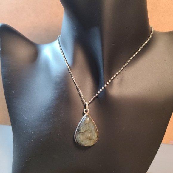 Labradorite set in sterling silver with chain - Picture 3 of 4
